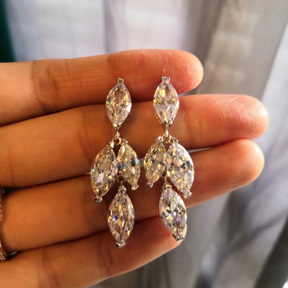 Jewelry - 🍁2/$30🍁 Brand new marquise cut droplet earrings